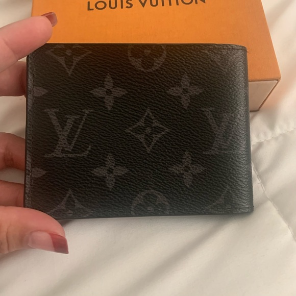 Authentic LV mens Wallet - Picture 2 of 6